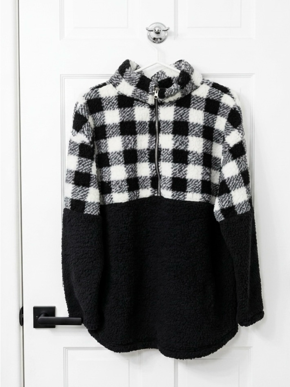 Cozy Women's Buffalo Plaid Sherpa Pullover - Black & White